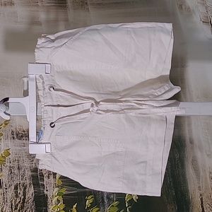 New! Izod Womens 10 petite cute ruffled waist classic white linen shorts